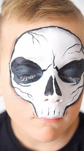 Easy Halloween Skull 👻 #facepaintshopeu #schminkwinkel #tagbodyartofficial #schminke #schmink #grimage #facepaintersofinstagram #grimeren #halloween #halloweenmakeup #sfx #facepaint | facepaintshop.eu