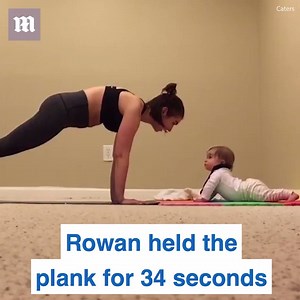 "You can do it baby, go! go! go! " 👶👶 Cute baby VS Mom in plank 😘😘 Credit to: Daily Mail | Summer Glitz Fashion
