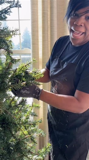 Decorator tip you need this season ✨🎄 Level up your tree with this simple trick 🤍 For full tree styling, book me — text 815-733-8001 to schedule your consultation today with ChristmasAliveDesignCo #holidayaesthetic #holidaydecor ##christmasdecorations | Chymica Bowman