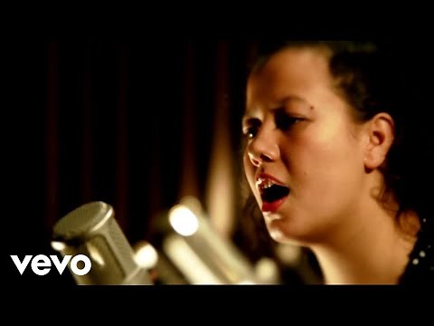 Mahalia Barnes - Never Loved A Man (feat. The Soulmates) - Official Video