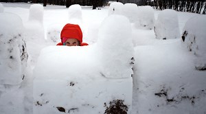 How to Build an Epic Snow Fort: 5 Pro-Tips for Optimum Construction