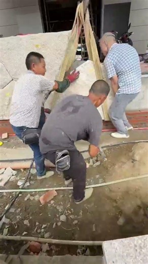 Lifting a large stone using straps to move it safely and easily #popular S#construction #skills