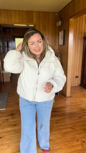 Moda Importada Europea/Usa on Instagram: "❌vendida. Parka puffer talla L de ecocuero Bershka $34.990 120 cm contorno Compra desde todo Chile . Wsp +56952258308 Tienda física en el centro de Pto. Varas calle del Salvador frente al Santa Isabel. #terramodachile #fashion #onlineshopping #style #seguidores"