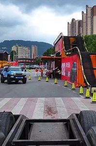 Seriously, who drives like this? Poor old FJ! | 4wd TV