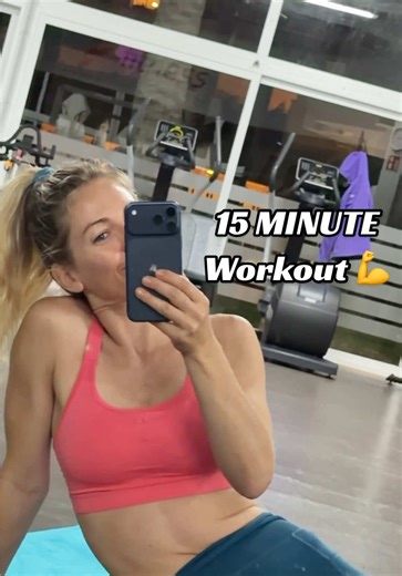 This might be the only time scrolling actually resulted in anything productive 😜 15 Moves = 15 Minutes✌️ Go get ‘em’ K love you byeeeeeeee . . . . #15minuteworkout #surftips #surftraining #fullbodyworkouts #surftok