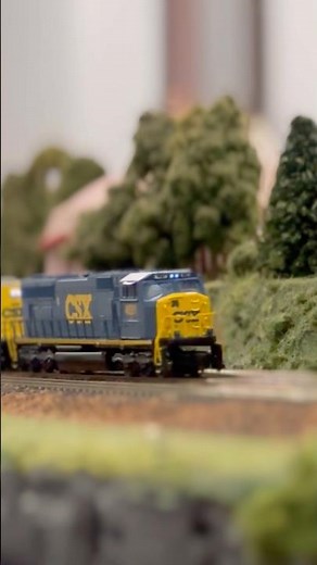 A Z Scale SD70MAC leading carries Tropicanas #railroad #train