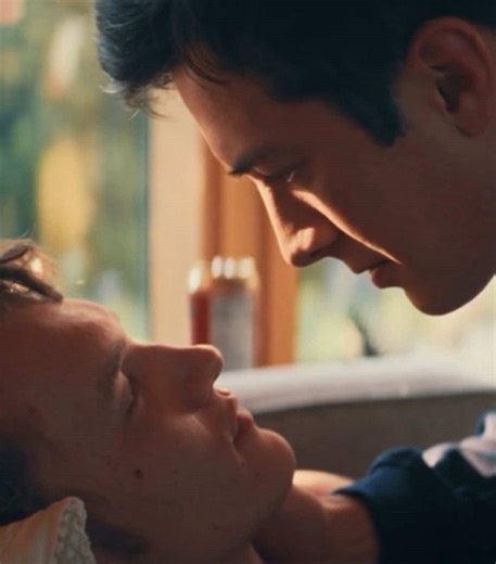 ilya busy staring into shane’s beautiful freckles, pretty brown eyes and luscious lips #hollanov #ilyarozanov #shanehollander #heatedrivalry