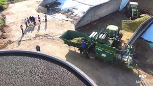 Vi mostriamo un video della pressatura dell'Arundo Donax effettuta martedì 8 ottobre presso il campo de Società Agricola La Corte dell'Olmo di Bagnolo Mella (BS) con compattatore Orkel Compactors di Brianza di Chiari (BS)...Prossimamente pubblicheremo dati e rese della prova #NewsAgricoltura | NewsAgricoltura