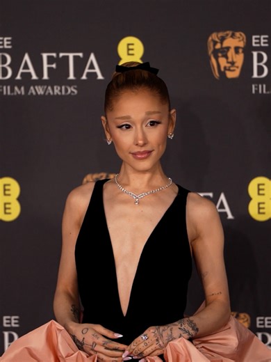 𝗔𝗿𝗶𝗮𝗻𝗮 𝗚𝗿𝗮𝗻𝗱𝗲’𝘀 𝗕𝗶𝗼𝗽𝗶𝗰 𝗜𝗱𝗲𝗮 𝗜𝗻𝘃𝗼𝗹𝘃𝗲𝘀 𝗮 𝗧𝗶𝗻𝘆 𝗠𝗼𝘂𝘀𝗲 𝗮𝗻𝗱 𝗜𝘁’𝘀 𝗛𝗼𝗻𝗲𝘀𝘁𝗹𝘆 𝗚𝗲𝗻𝗶𝘂𝘀 @arianagrande jokes her only acceptable biopic would star a tiny mouse with subtitles. She also opens up about returning to acting for ‘Wicked’ and prepping her summer tour. #FCCE#arianagrande#biopic #movieidea#tinymouse#subtitles #wickedforgood#glinda#comeback#tour#backstageinterview