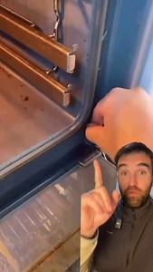 Astuce pour enlever les vitres et la porte de ton four ! ￼#astuce #cuisine #four #vitre #portedefour #hack #kitchen | lhomme-de-menage