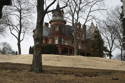 These Are the Most Haunted Houses in Every State—and Their Backstories are CHILLING