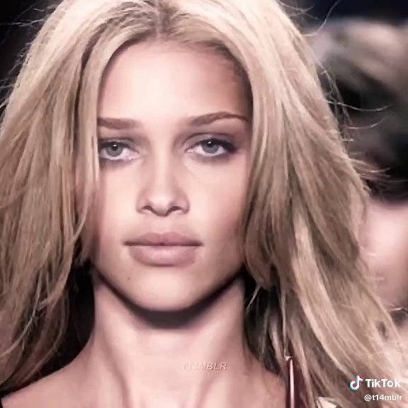 Tall Queen Ana Beatriz Barros: A Supermodel Icon