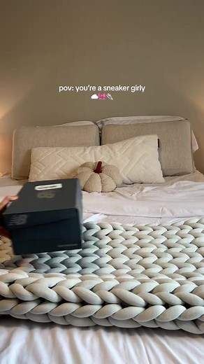 POV you're a sneaker girly 🦋 Gift ideas for your girlfriend ✨🫶 𝙇𝙞𝙣𝙠 𝙞𝙣 𝙩𝙝𝙚 𝙘𝙤𝙢𝙢𝙚𝙣𝙩 𝙨𝙚𝙘𝙩𝙞𝙤𝙣 🛒 #budolfinds #Shopee #giftideas #sneakers | 𝙈𝙪𝙨𝙞𝙘 𝙈𝙤𝙤𝙙