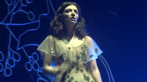 Lorde hace un cover de The 1975: “Somebody Else”