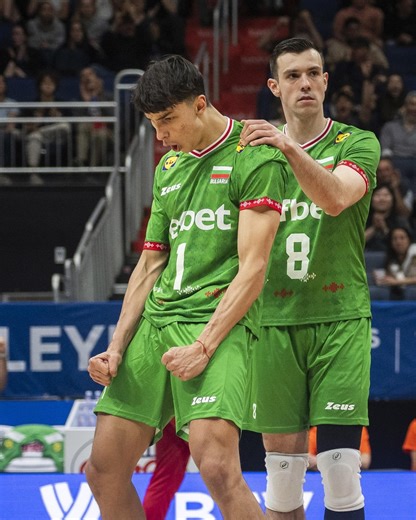 Bulgaria 🇧🇬 🆚 🇦🇷 Argentina Bulgaria and Argentina went head to head in a high-intensity men’s clash at #VNL2025, with power, speed and big moments. 💥 Relive this matchup. 👀🔥 📺 Watch now on Volleyball World YouTube: https://bit.ly/49mo4qN 🏐 #BePartOfTheGame #Volleyball | Volleyball World