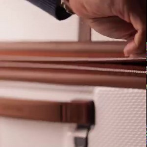 CHATELET AIR 2.0 Zip breveté et ultra sécurisé par DELSEY PARIS : le zip SECURITECH® 2. Trois fois plus résistant qu'un zip classique. - Patented, ultra-secure zip by DELSEY PARIS: the SECURITECH® 2 zip is three times more resistant than a traditional zip. | DELSEY