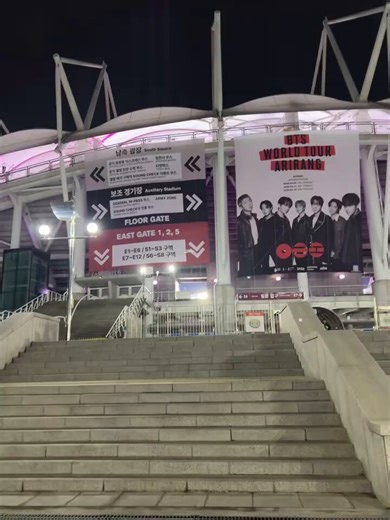 Omg listen to this Yoongi's verse in "Like Animals", his singing voice is so clear and sounds so good even from outside