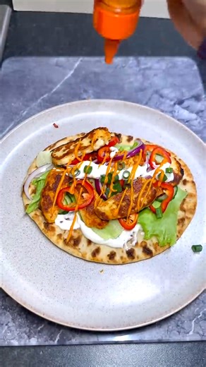 Who needs a takeaway when you can make this at home in minutes? 😍 Our Flatbread Halloumi Wrap is the ultimate combo — golden, spicy halloumi with cool, creamy garlic sauce all wrapped in a soft, warm flatbread. It’s balanced, satisfying, and packed with flavour (without the post-takeaway guilt). Here’s what’s inside 👇 🧄 2 tbsp homemade garlic sauce 🥬 1 leaf lettuce 🥒 7 slices cucumber 🔥 2 slices grilled chilli halloumi 🌶️ 5 slices sweet red pepper 🧅 1 slice red onion 🌱 Dash of spring on