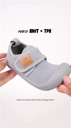 ToppingsKids on Instagram: "[New launch!🥳🥳] 👣 From baby steps to big adventures, meet the next stage after Attipas sock shoes!(🎬 created by our queen of transition! 😆💫💫👍🏻👍🏻👍🏻) ⁠ 𝗜𝗻𝘁𝗿𝗼𝗱𝘂𝗰𝗶𝗻𝗴 𝘁𝗵𝗲 𝗻𝗲𝘄 𝗔𝘁𝘁𝗶𝗽𝗮𝘀 𝗦𝗸𝗶𝗻 𝗦𝗵𝗼𝗲𝘀! 𝗣𝗲𝗿𝗳𝗲𝗰𝘁 𝗳𝗼𝗿 𝘁𝗼𝗱𝗱𝗹𝗲𝗿𝘀 𝟮.𝟱 𝘆𝗲𝗮𝗿𝘀 𝗮𝗻𝗱 𝗮𝗯𝗼𝘃𝗲 who are always on the move. With a thin 5mm outsole that lets them feel the ground, a removable insole for easy care, and flexible materials that support natural 