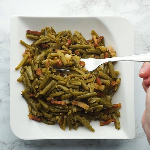 216K views · 913 reactions | This Crock Pot Buttery Bacon Green Beans recipe turns canned beans into some of the most delicious green beans you have ever tasted. So buttery with lots of smoky flavor. Recipe: https://spicysouthernkitchen.com/crock-pot-buttery-bacon-green-beans/ | Spicy Southern Kitchen | Facebook