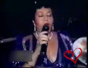 Hayedeh Live In Concert آمد اما در نگاهش آن نوازشها نبود خواننده : هایده شعر : ابولحسن ورزی ❣ T.me/music_of_iran1 | موسیقی ایران زمین