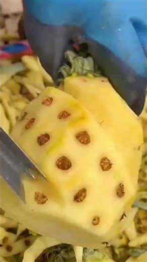 This is how to clean a pineapple easily and neatly