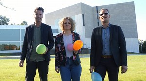 //Anzeige// 🎉 75 Jahre, die verbinden 🎉 "Happy birthday!" 🎈 Auch das Scharoun Theater Wolfsburg übersendet uns bunte Glückwünsche! 🎈 | Braunschweiger Zeitung