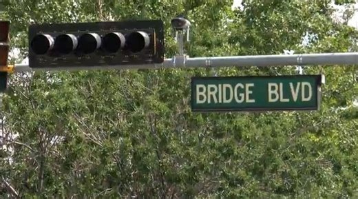 Bernalillo County looks for artists to help design Bridge Boulevard monuments