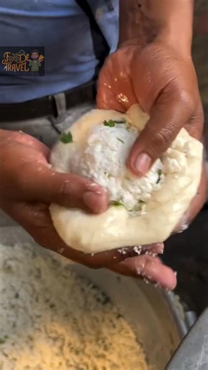 Stuuf paneer bhature....😋 #shorts #indianstreetfood #tasty #viralshortsfeed #food_travell_0k