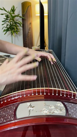 Moonlight Over the Lotus Pond #guzheng #chineseinstrument #traditionalmusic #chinesemusic #ancientmusic #chineseculture #asianmusic #stringinstrument #musicperformance #instrumentalist #古筝 #古筝演奏 #荷塘月色
