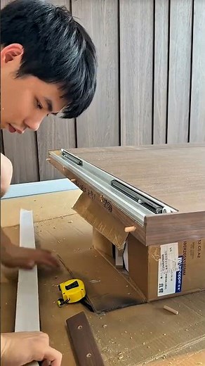 How to install wood screws on boards for door construction