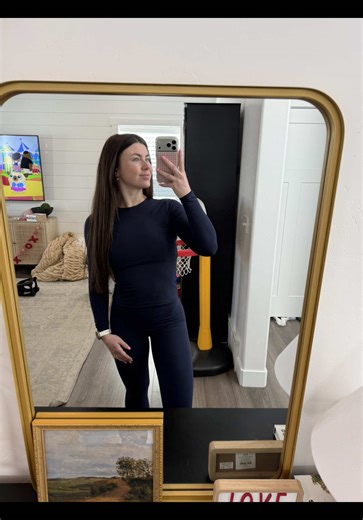 FRIYAY !!! Workout set is from @ACTA Wear core collection, use code JENSEN for $$ off! #morningroutine #morningvlog #momof2 #momof2boys