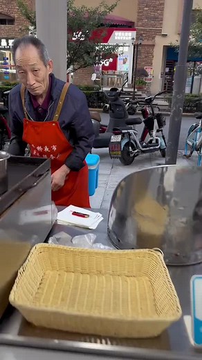 Authentic Street Food Preparation: Chinese Stuffed Pastry