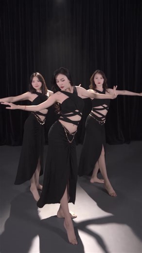 Dance Tutorial with Belly Dancers from Egypt