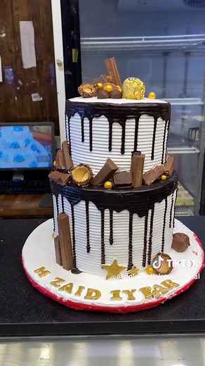Customize cakes #dolphinbakers #dolphinbakersukkkur #bakery #cakes #blackforestcake #customisecake #sindhisong