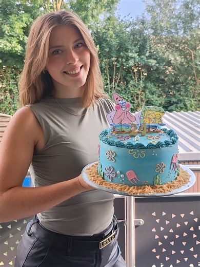 🌴SpongeBob Torte 🍰✨ Mango-Maracuja Füllung mit Kokoscreme 🤤 Einfach meine zweite Torte im Leben 🥹 bin schon bissle stolz ✨ dieses Jahr muss ich das irgendwie übertreffen 😂 #spongebob #spongebobtorte #spongebob24 #24