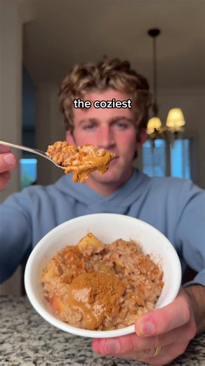 Stovetop apple oatmeal 🥣 𝘿𝙚𝙩𝙖𝙞𝙡𝙨: 1/2 cup oats 1/2 cup water 1/2 cup milk 1/2 diced apple 1/2 tbsp maple syrup 1/2 tsp cinnamon 1/4 tsp vanilla extract Pinch of salt 𝙏𝙤𝙥𝙥𝙚𝙙 𝙬𝙞𝙩𝙝: Caramelized apples (1/2 diced apple 1/2 tsp coconut oil cinnamon) Peanut butter 𝘿𝙞𝙧𝙚𝙘𝙩𝙞𝙤𝙣𝙨: Cook apples, coconut oil, and cinnamon over medium heat for 3 minutes. Add in water, milk, oats, maple syrup, vanilla, and salt together, and reduce heat to medium low Let the oatmeal simmer, stirring 