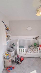 From ordinary to roar-some🦕🌴 This transformation features our Calliope wallpaper — a playful parade of cartoon dinosaurs and palm trees that instantly brings imagination to life🦖 Creator: @twelvethegreyhouse | Peel & Paper