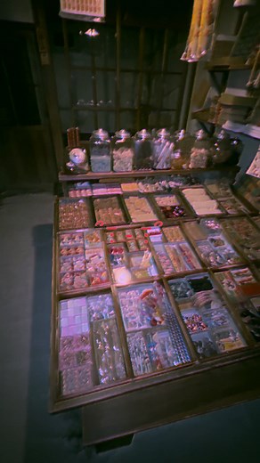 駄菓子屋の廃墟探訪: ノスタルジックな世界