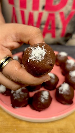 Chocolate coconut balls 🌴 #youtubeshorts #shorts