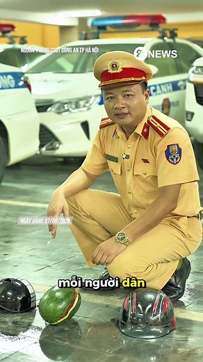 🪖 Đội mũ bảo hiểm là để bảo vệ chính mình trước những rủi ro bất ngờ khi tham gia giao thông. ⚠️ Tuy nhiên, một chiếc mũ bảo hiểm không bảo đảm chất lượng sẽ khó phát huy tác dụng bảo vệ khi xảy ra va chạm, thậm chí tiềm ẩn nhiều nguy cơ đối với người sử dụng. 🔎 Vậy làm thế nào để nhận biết và lựa chọn mũ bảo hiểm đạt chuẩn? Hãy cùng lực lượng Cảnh sát giao thông tìm hiểu những tiêu chí quan trọng khi chọn mua và sử dụng mũ bảo hiểm. 📢 Hãy nhớ: 🛡️ An toàn bắt đầu từ chiếc mũ bảo hiểm đạt chu