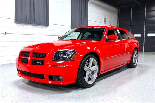 13k-Mile 2007 Dodge Magnum SRT8