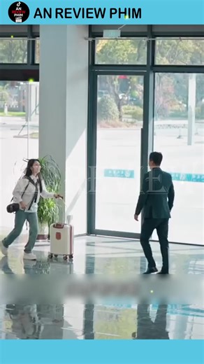 Người cha 50 tuổi chỉ đơn giản ôm cô con gái 18 tuổi một cái không ngờ lại bị cô thư ký thân cận của ông nhìn thấy #fyp #danhchoban #reviewphimtrungquoc #reviewphim #phimngantrungquoc