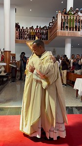 A Diocese de Santiago viveu, na manhã deste domingo, 1 de fevereiro, um momento de profunda alegria e graça com a Ordenação Diaconal de Emanuel da Costa, realizada na Igreja Rainha Santa Isabel, em Chão Bom, Tarrafal. | Diocese de Santiago de Cabo Verde