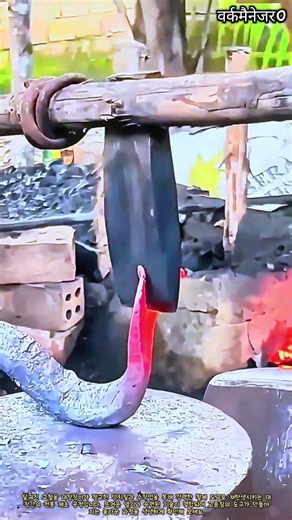 고철을 명품 도구로 바꾸는 전통 대장간의 망치질 기술과 공정 #worker #process #blacksmithing #metalwork #industry