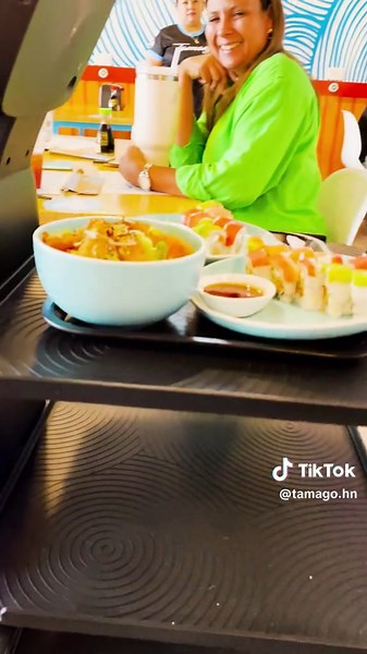 Neko: El Primer Robot Mesero en Honduras