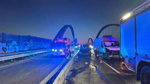 Massenkarambolage auf A42-Brücke: Verkehr zwischen Essen und Bottrop fließt wieder