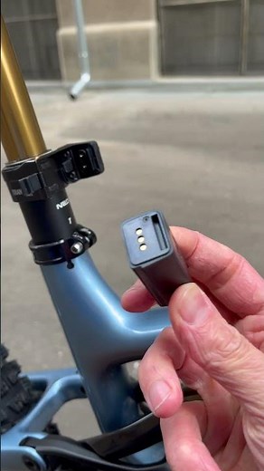 How to take out/in battery: FOX Transfer NEO Seatpost #ridefox #PascalRIDE