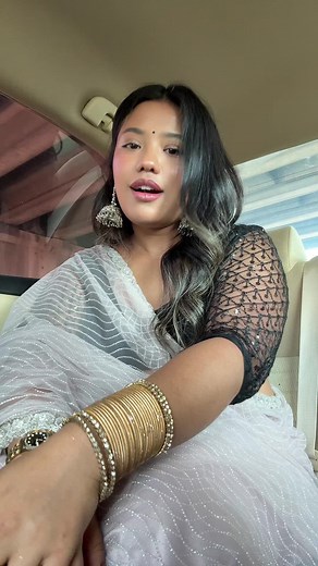 Nari in a sari #nepali #nepalitiktok #nepalimuser #traditional #sari #hindisong