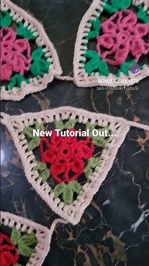 Crochet Lace Flower Bikini Top #crochetbikini #crochetswimsuit #crochettutorial #chardecrochets